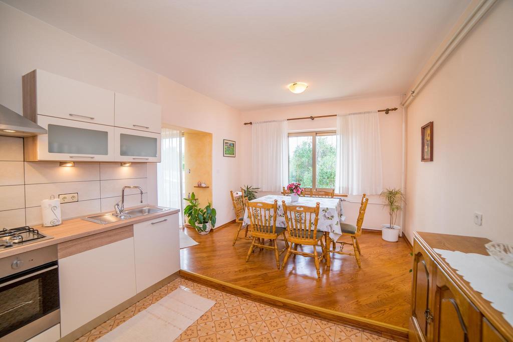 Apartment Anica Palit Екстер'єр фото